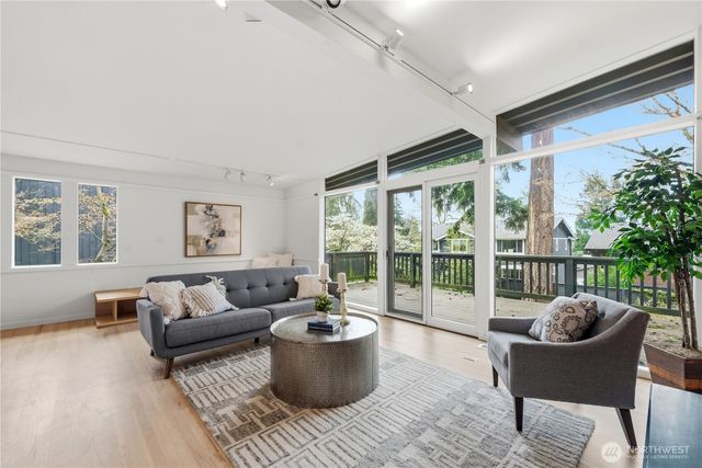 16 Wembley Lane, Mercer Island, WA 98040