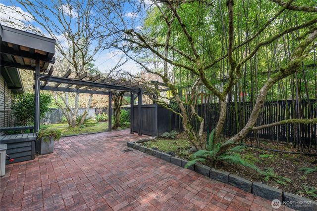 16 Wembley Lane, Mercer Island, WA 98040