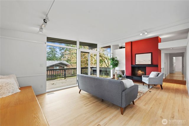 16 Wembley Lane, Mercer Island, WA 98040