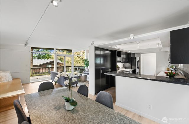 16 Wembley Lane, Mercer Island, WA 98040