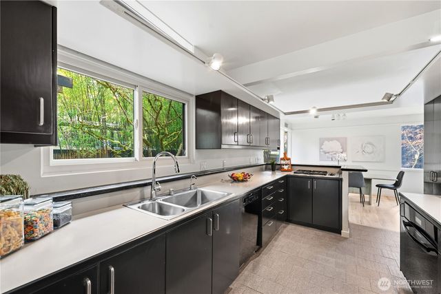 16 Wembley Lane, Mercer Island, WA 98040