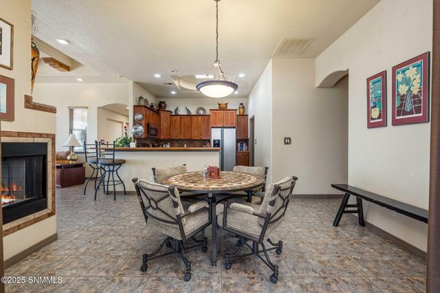15514 Space Murals Lane, Las Cruces, NM 88011