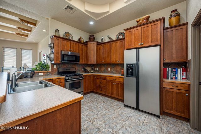 15514 Space Murals Lane, Las Cruces, NM 88011