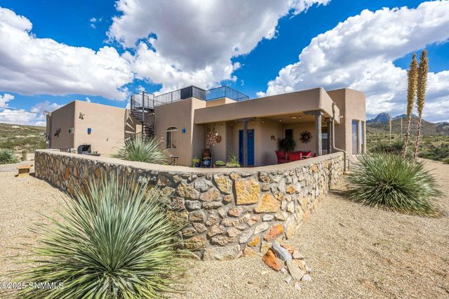 15514 Space Murals Lane, Las Cruces, NM 88011