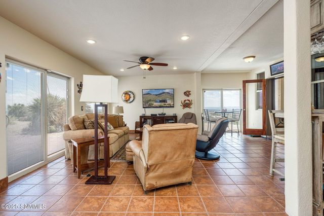 15514 Space Murals Lane, Las Cruces, NM 88011