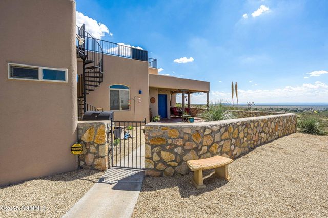 15514 Space Murals Lane, Las Cruces, NM 88011
