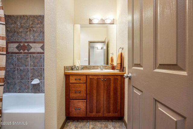 15514 Space Murals Lane, Las Cruces, NM 88011