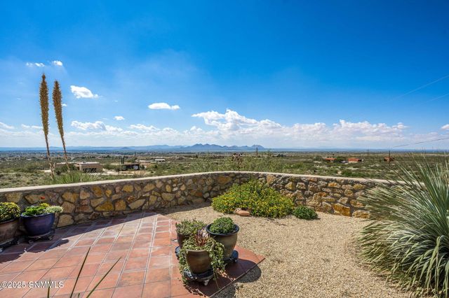 15514 Space Murals Lane, Las Cruces, NM 88011