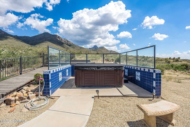 15514 Space Murals Lane, Las Cruces, NM 88011