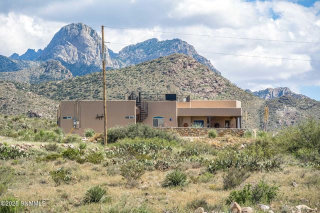 15514 Space Murals Lane, Las Cruces, NM 88011