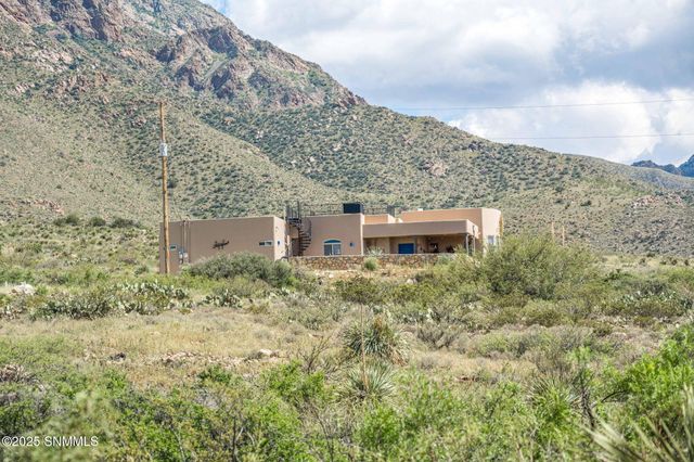 15514 Space Murals Lane, Las Cruces, NM 88011