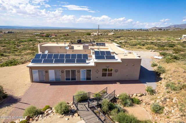 15514 Space Murals Lane, Las Cruces, NM 88011