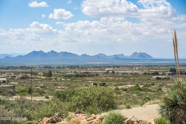 15514 Space Murals Lane, Las Cruces, NM 88011