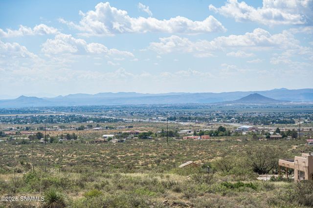 15514 Space Murals Lane, Las Cruces, NM 88011
