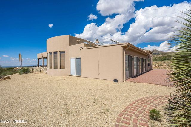 15514 Space Murals Lane, Las Cruces, NM 88011