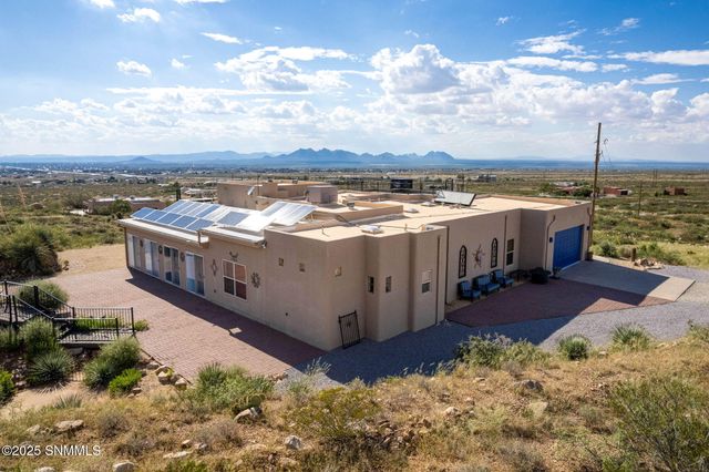 15514 Space Murals Lane, Las Cruces, NM 88011