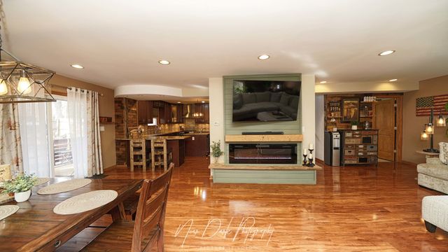 127 E GRAND Avenue, Fox Lake, IL 60020