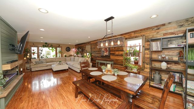 127 E GRAND Avenue, Fox Lake, IL 60020