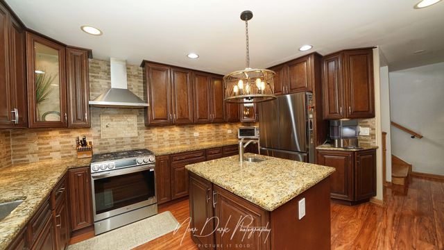 127 E GRAND Avenue, Fox Lake, IL 60020