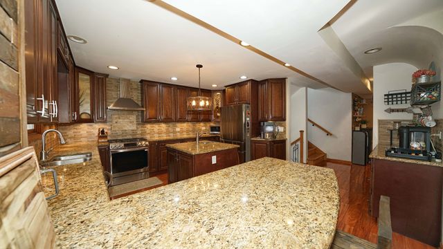 127 E GRAND Avenue, Fox Lake, IL 60020