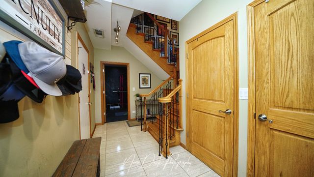 127 E GRAND Avenue, Fox Lake, IL 60020