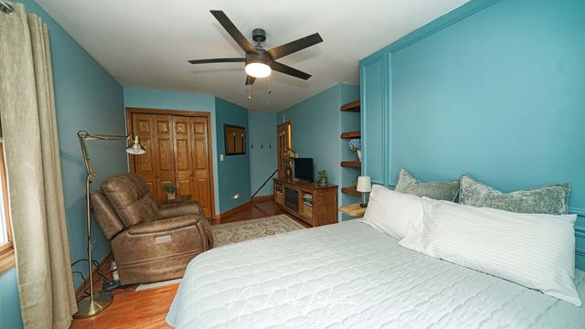 127 E GRAND Avenue, Fox Lake, IL 60020