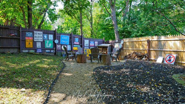 127 E GRAND Avenue, Fox Lake, IL 60020