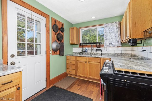 33 Pfeiffer Avenue, Akron, OH 44312