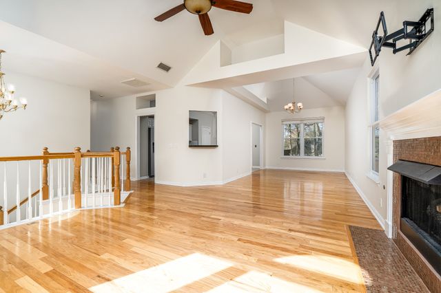 2938 Churchill Ln, Thompsons Station, TN 37179