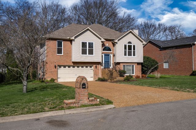 2938 Churchill Ln, Thompsons Station, TN 37179