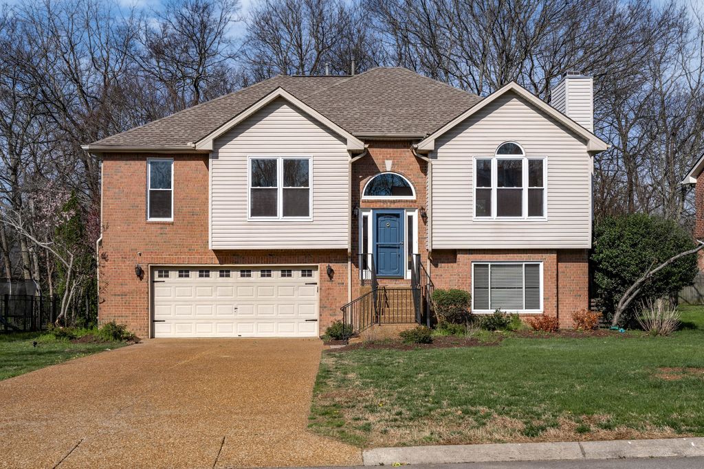 2938 Churchill Ln, Thompsons Station, TN 37179