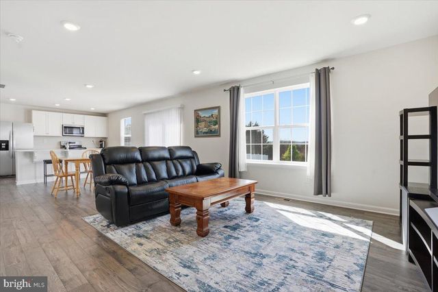 561 E 4TH ST E, Bernville, PA 19506