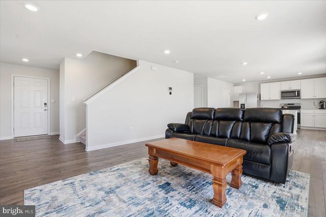 561 E 4TH ST E, Bernville, PA 19506