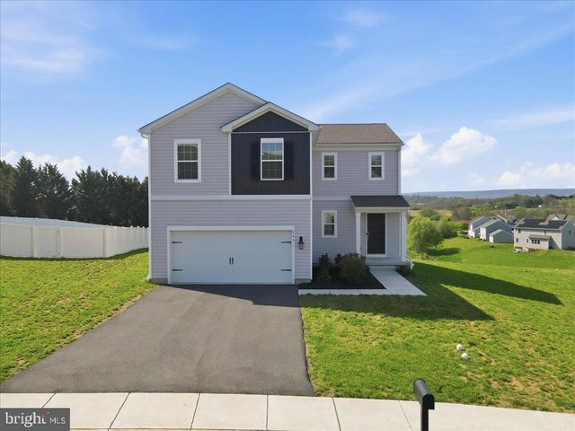 561 E 4TH ST E, Bernville, PA 19506