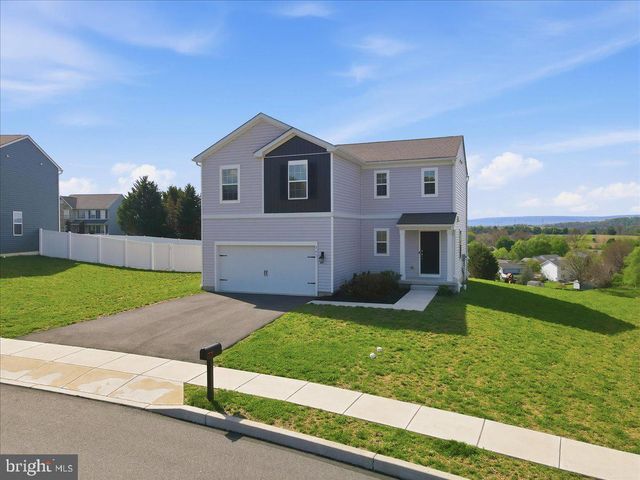 561 E 4TH ST E, Bernville, PA 19506