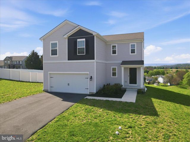 561 E 4TH ST E, Bernville, PA 19506