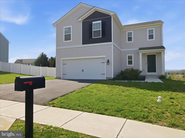 561 E 4TH ST E, Bernville, PA 19506