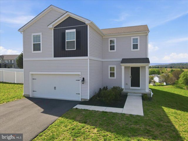561 E 4TH ST E, Bernville, PA 19506