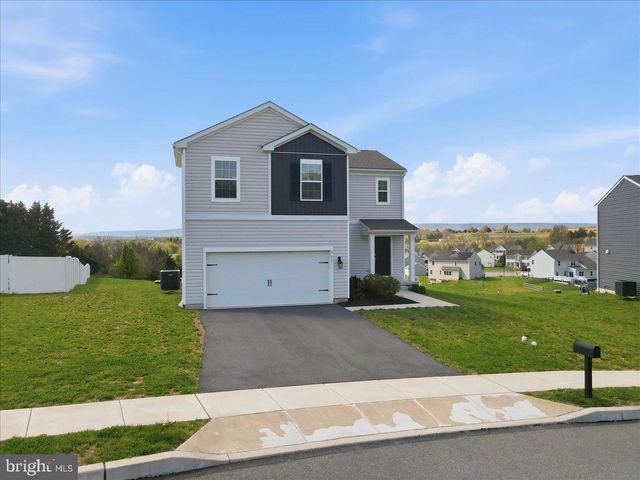 561 E 4TH ST E, Bernville, PA 19506