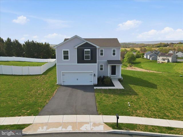 561 E 4TH ST E, Bernville, PA 19506