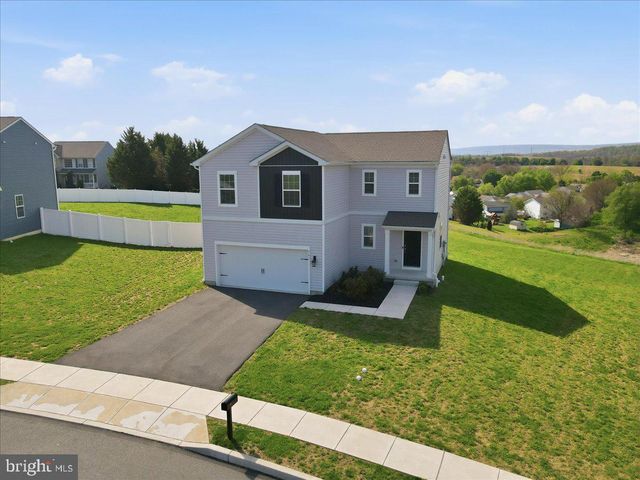 561 E 4TH ST E, Bernville, PA 19506