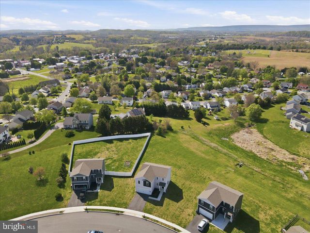 561 E 4TH ST E, Bernville, PA 19506