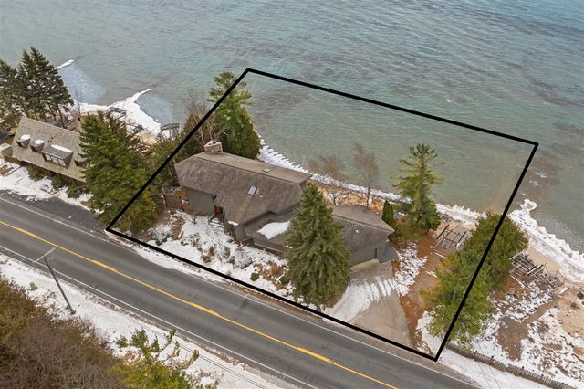 3151 Crystal Drive, Beulah, MI 49617