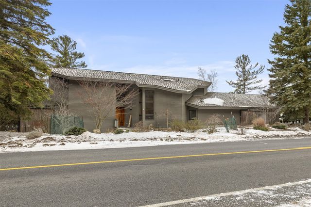 3151 Crystal Drive, Beulah, MI 49617