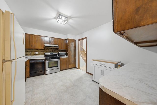601 Honey Locust Lane, Darien, IL 60561