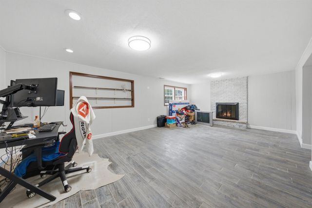 601 Honey Locust Lane, Darien, IL 60561