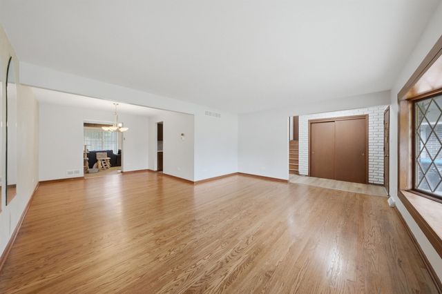 601 Honey Locust Lane, Darien, IL 60561