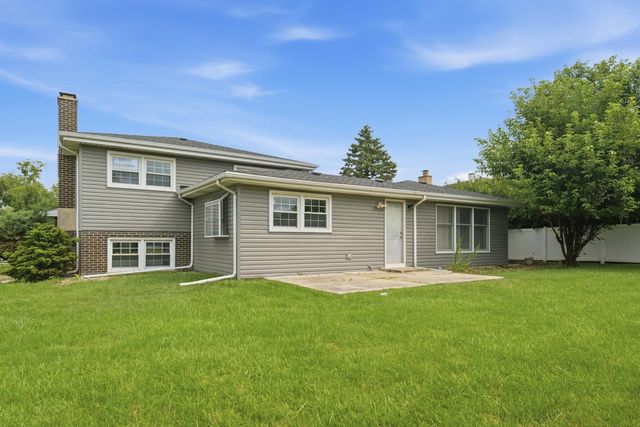 601 Honey Locust Lane, Darien, IL 60561