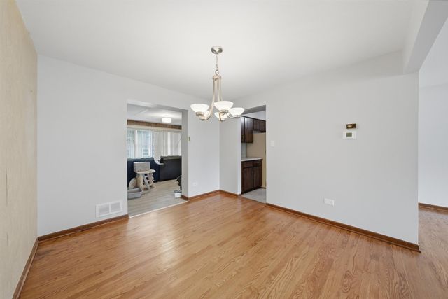 601 Honey Locust Lane, Darien, IL 60561