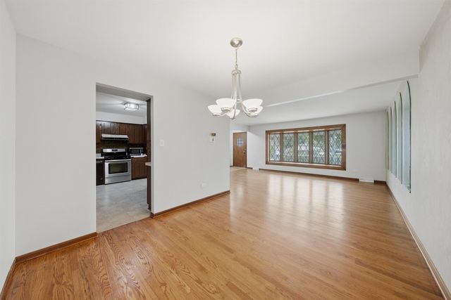 601 Honey Locust Lane, Darien, IL 60561